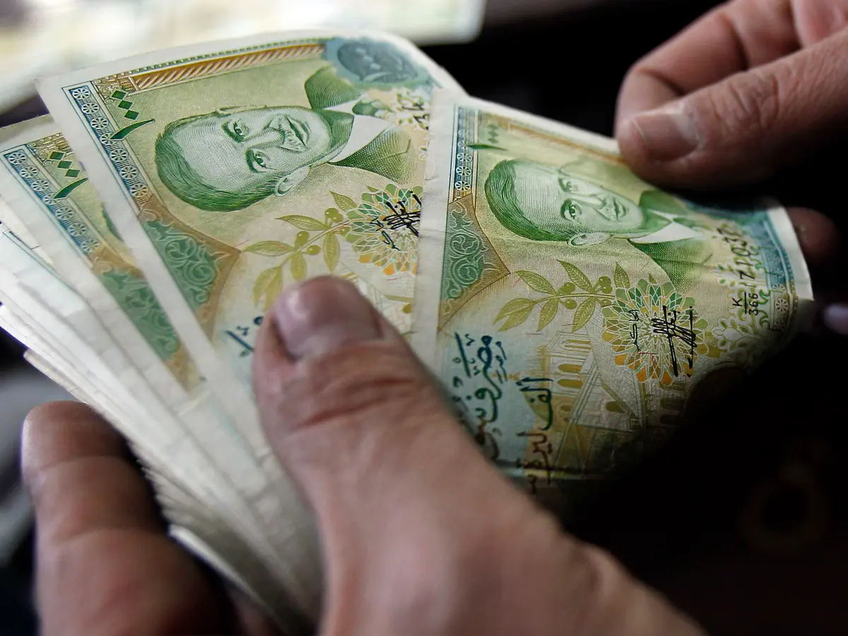 سعر الليرة السورية والتركية مقابل الدولار في سوريا